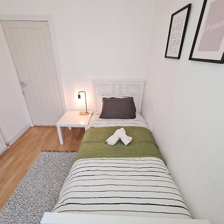 Large 3 Bed Flat, Free Parking Apartment Newcastle upon Tyne Exterior photo