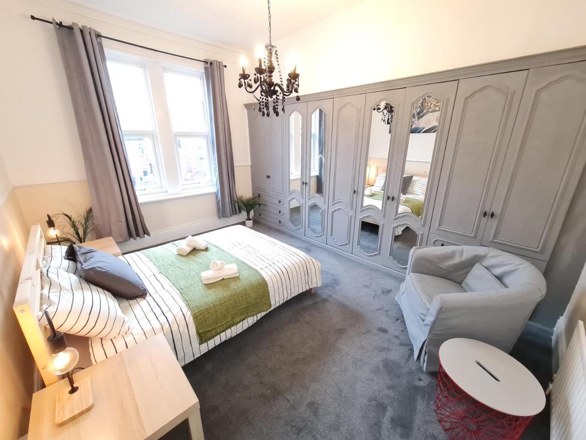 Large 3 Bed Flat, Free Parking Apartment Newcastle upon Tyne Exterior photo