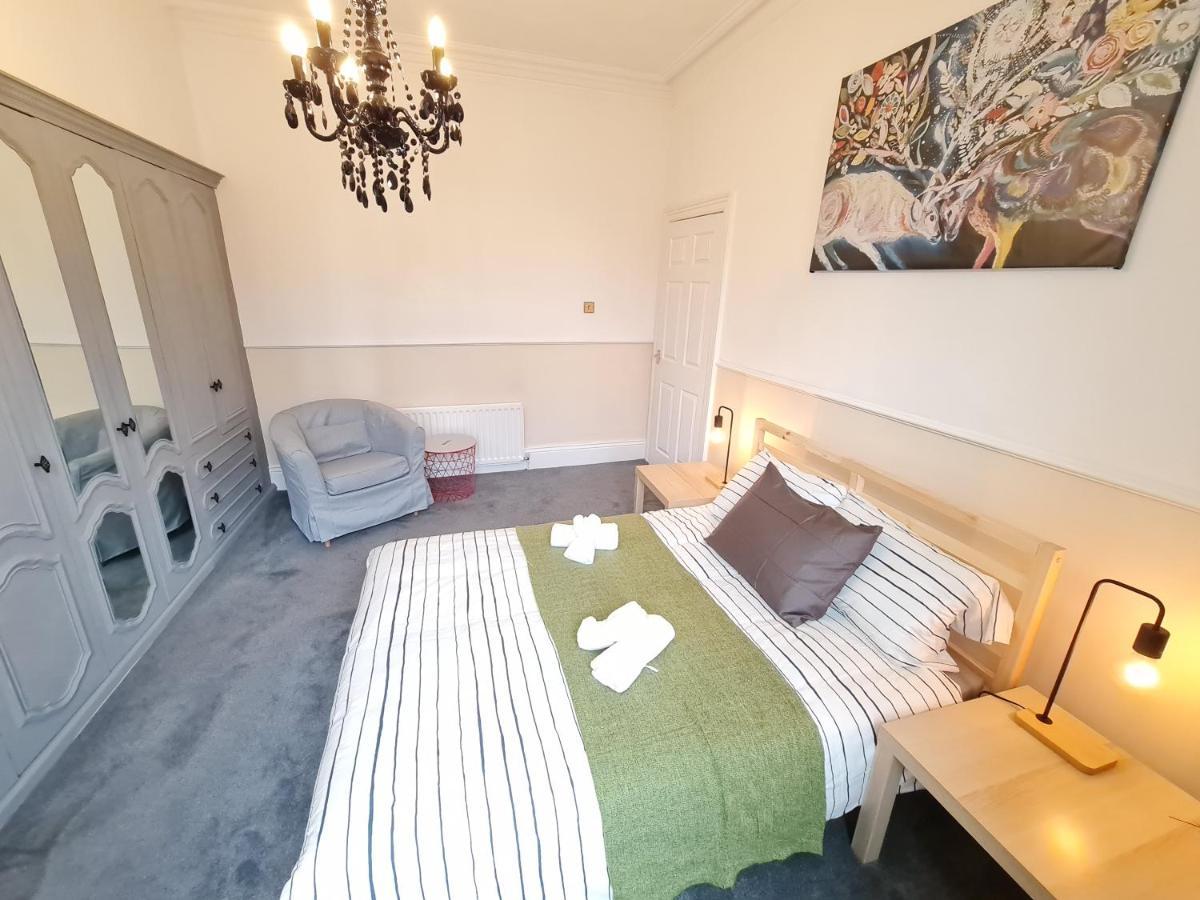 Large 3 Bed Flat, Free Parking Apartment Newcastle upon Tyne Exterior photo
