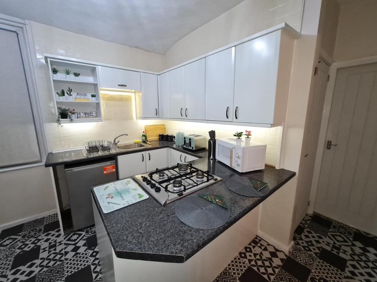 Large 3 Bed Flat, Free Parking Apartment Newcastle upon Tyne Exterior photo
