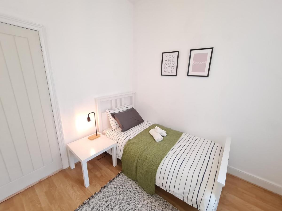 Large 3 Bed Flat, Free Parking Apartment Newcastle upon Tyne Exterior photo