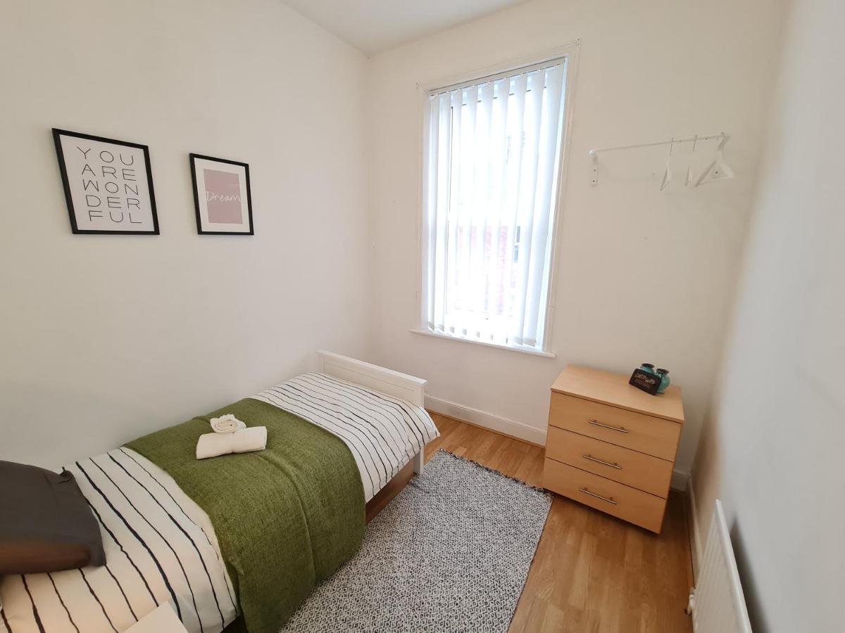 Large 3 Bed Flat, Free Parking Apartment Newcastle upon Tyne Exterior photo