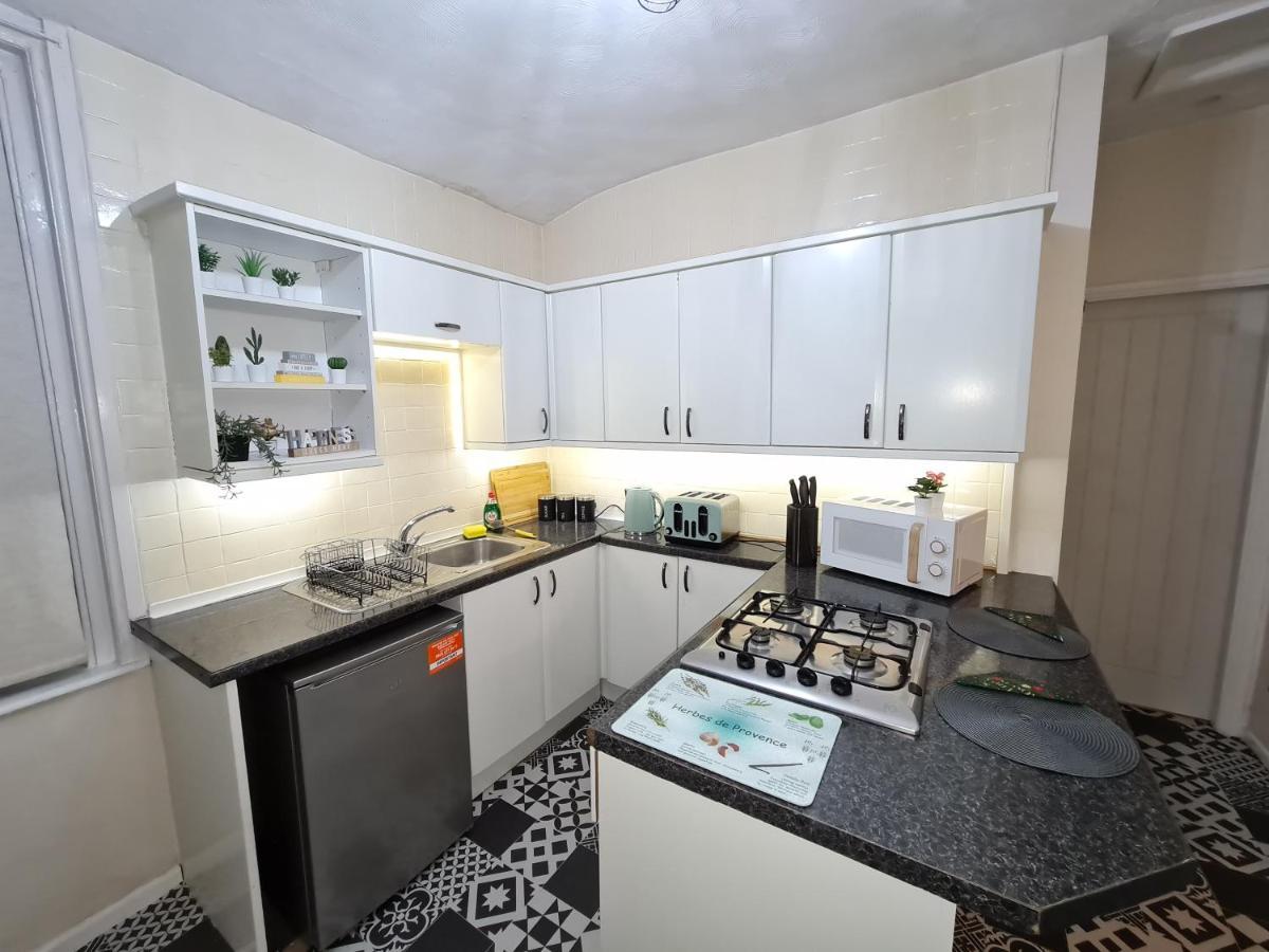 Large 3 Bed Flat, Free Parking Apartment Newcastle upon Tyne Exterior photo
