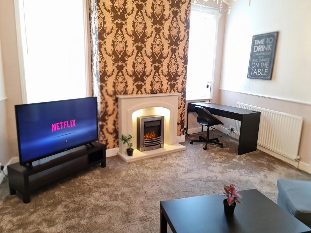 Large 3 Bed Flat, Free Parking Apartment Newcastle upon Tyne Exterior photo